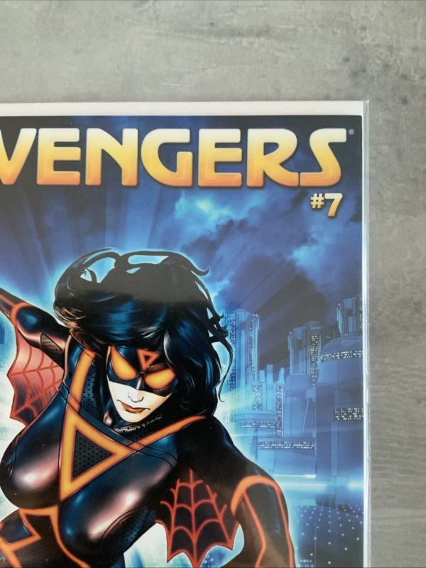 Marvel Comics Avengers #7 Stunning Torn Peterson Variant 2011 - Image 3